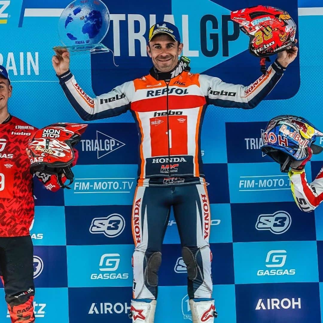 Honda Powersports USさんのインスタグラム写真 - (Honda Powersports USInstagram)「//Red Ride Race Report//  //AMA Supercross//  Team Honda HRC earned its second win-sweep of the 2023 AMA Supercross season this weekend in Atlanta, and this one was particularly sweet for Chase Sexton @chasesexton and Hunter Lawrence @hunterlawrence. This one was even better than the first, as Sexton and Lawrence both dominated their respective races, and both improved their chances to win titles. Their timing was also good, as the event was held at Atlanta Motor Speedway, just down the road from Honda’s Powersports headquarters, with scores of Honda associates in attendance, along with top management.   //MotoGP Report//  LCR Team rider Alex Rins @alexrins put in a perfect performance to achieve his first win aboard the Honda RC213V at the Grand Prix of the Americas this weekend. Starting from the second spot of the grid and with Saturday's Sprint podium in his pocket, Rins made a perfect start, pushed and fought unceasingly for the first position with Pecco Bagnaia, and after a mistake from Bagnaia, the LCR rider led until the checkered flag, opening a gap and imposing a tremendous pace.  //Enduro Report//  JCR Honda's Rya Surratt @ryansurratt_77 claimed the championship in AMA District 37's five-round hare and hound series--a championship within the district's overall Desert Series, which includes hare and hound, sprint enduro and desert scrambles events.  Surratt finished third in Ridgecrest, California, this weekend aboard his CRF450RX, and he was followed by his teammate Preston Campbell @prestoncampbell300 aboard his CRF450X.  //GNCC Report//  At the fifth round of the Grand National Cross Country Series, Phoenix Racing Honda's Ruy Barbosa @ruy14 tallied his second XC2 class win of the year. Riding a CRF250RX, Barbosa finished more than a minute ahead of the second-place competitor at Moree's Sportsman's Preserve in Society Hill, South Carolina.   Teammate Cody Barnes @codybarnes099 also scored an XC2 podium position, taking third at the Camp Coker Bullet GNCC, while Mike Witkowski @mike_witkowski scored his best finish this year--seventh in class. #RideRed @hondaracingcorporation   Caption continued in comments.」4月18日 3時39分 - honda_powersports_us