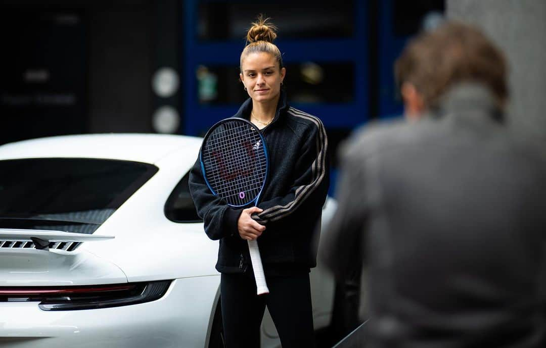 マリア・サッカリのインスタグラム：「Happy to be back and healthy @porschetennis 🧡💛」