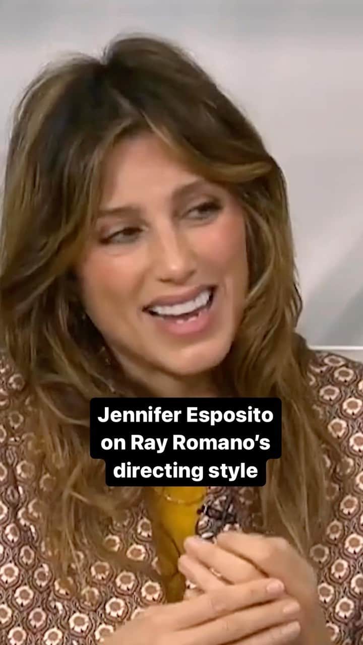 ジェニファー・エスポジートのインスタグラム：「Jennifer Esposito tells Sara about Ray Romano’s directing style for the new film, “Somewhere In Queens.”   #NewYorkLiveTV #JenniferEsposito #RayRomano #SomewhereInQueens」