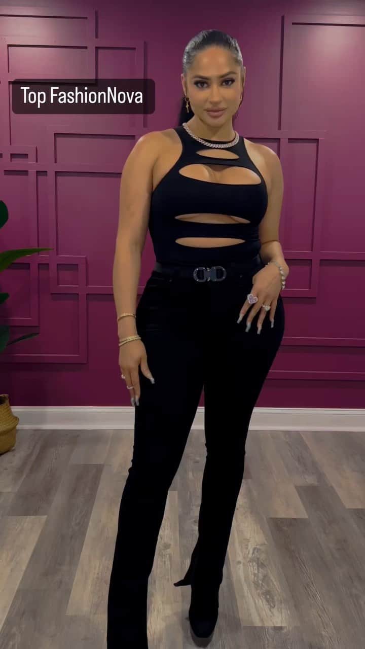 Tori Hughesのインスタグラム：「This TOP 😍 @fashionnova 🔥」