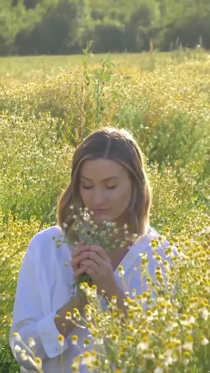 ジュリークのインスタグラム：「we're soaking up everything spring season has to offer 🌼🌱✨🌷  . . . #jurliqueusa #springtime #springseason #springskincare #springvibes #springiscoming #skincarebrand #beautybrand #wellnessaesthetic #jurliquefarm」