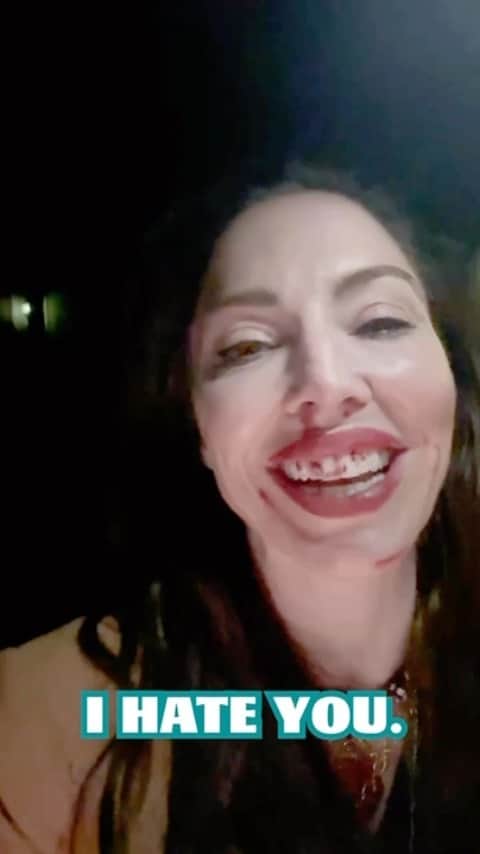 ウィットニー・カミングスのインスタグラム：「This is how my nights with @hannahstocking usually end. She is hosting my roast on OFTV airing May 14 and revenge will be mine.」