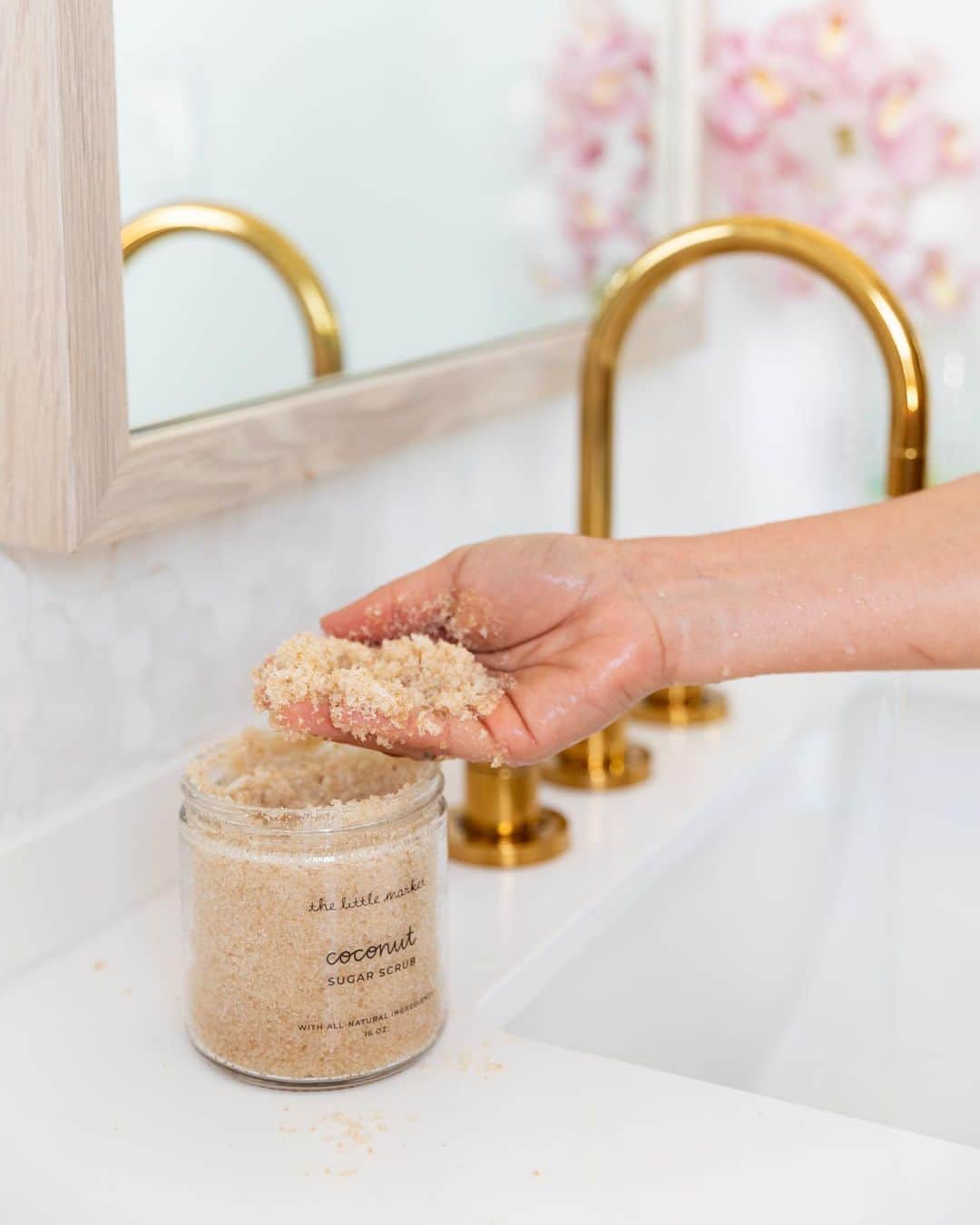 のインスタグラム：「This Mother’s Day, treat all of the special moms, motherly figures, and caregivers to a soothing spa day from the comfort of home. 💕」