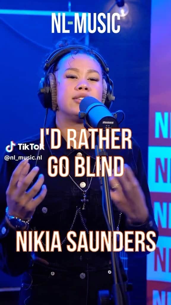 ベン・ソーンダースのインスタグラム：「my Girl bij @nl_music.nl  yeah she can sing too ❤️ @nikia_saunders #deavondhits」