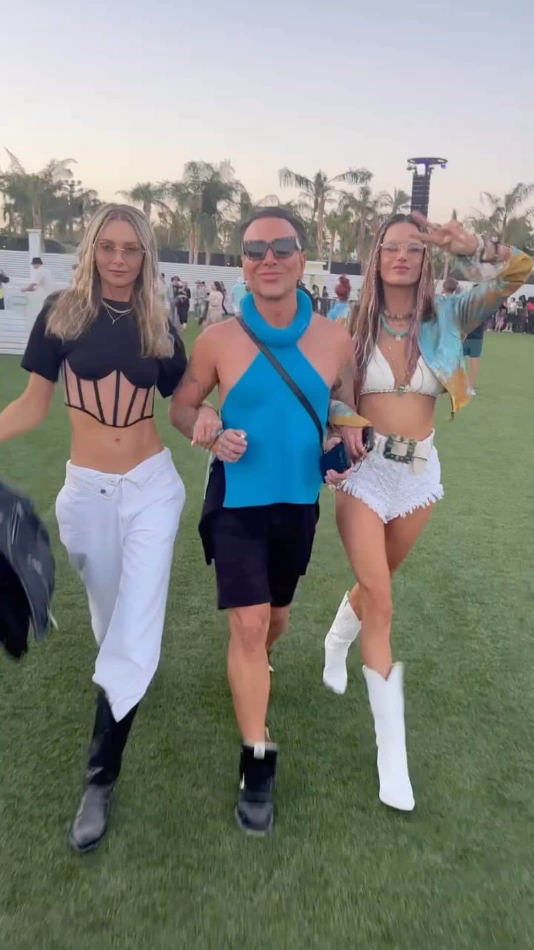 Ludi Delfinoのインスタグラム：「🎡🎉🎼🌴 #coachella2023」