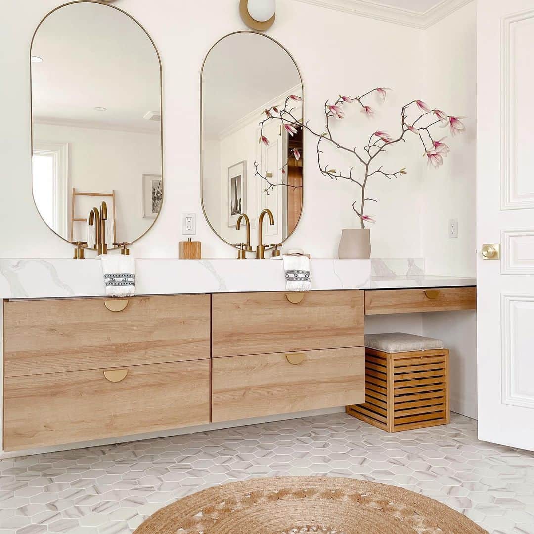 MT DOMAINEのインスタグラム：「Minimalistic with a magnolia tree.   (Via @smt_designs) #MyDomaine」