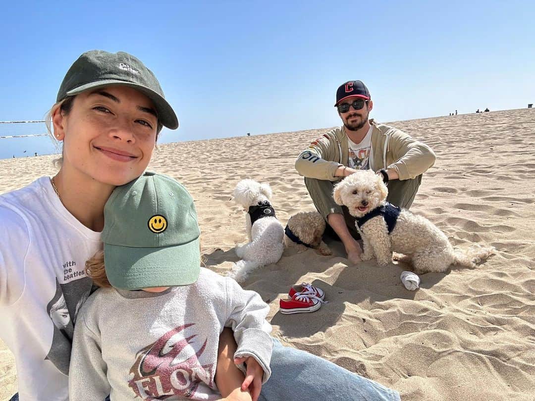 グラント・ガスティンのインスタグラム：「My girls - and Jett.」