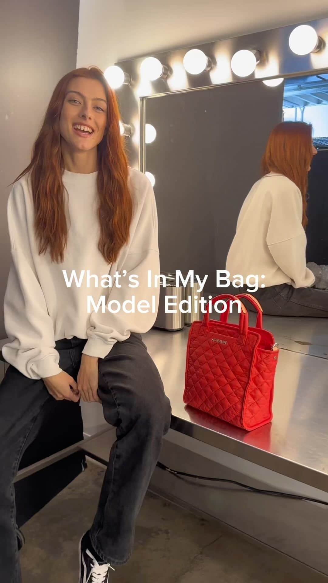 MZウォレスのインスタグラム：「Here’s what Lone, our April campaign model, carries in her Coral Mini Box Tote.」