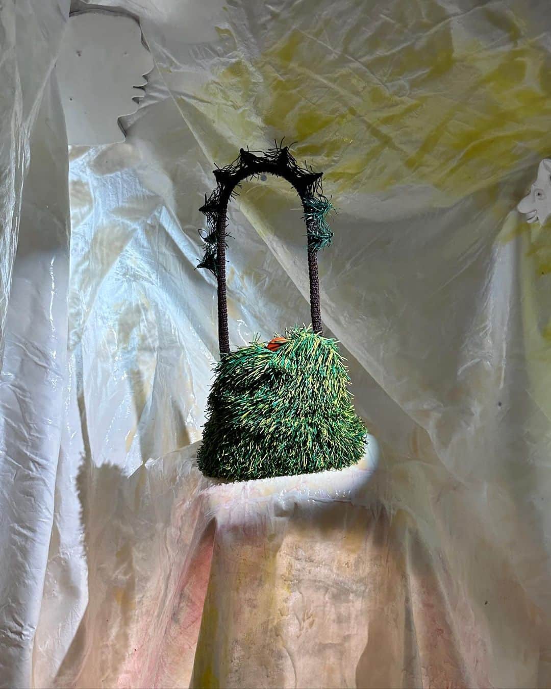 アンナ・デッロ・ルッソさんのインスタグラム写真 - (アンナ・デッロ・ルッソInstagram)「#salonedelmobile day3✨ “Vieni a Vedere”  installation by @gaetano.pesce at #Bottega Veneta @matthieu_blazy 💚💚💚 @diesel with @renzorosso ❤️❤️❤️@louisvuitton  Cabinet of Curiosities by @marcnewsonofficial 💓💓💓 the artistic collaboration @diormaison by @starck  @dior 💛💛💛 @isaloniofficial   Wearing @dior by @mariagraziachiuri 🖤🖤🖤」4月18日 5時21分 - annadellorusso