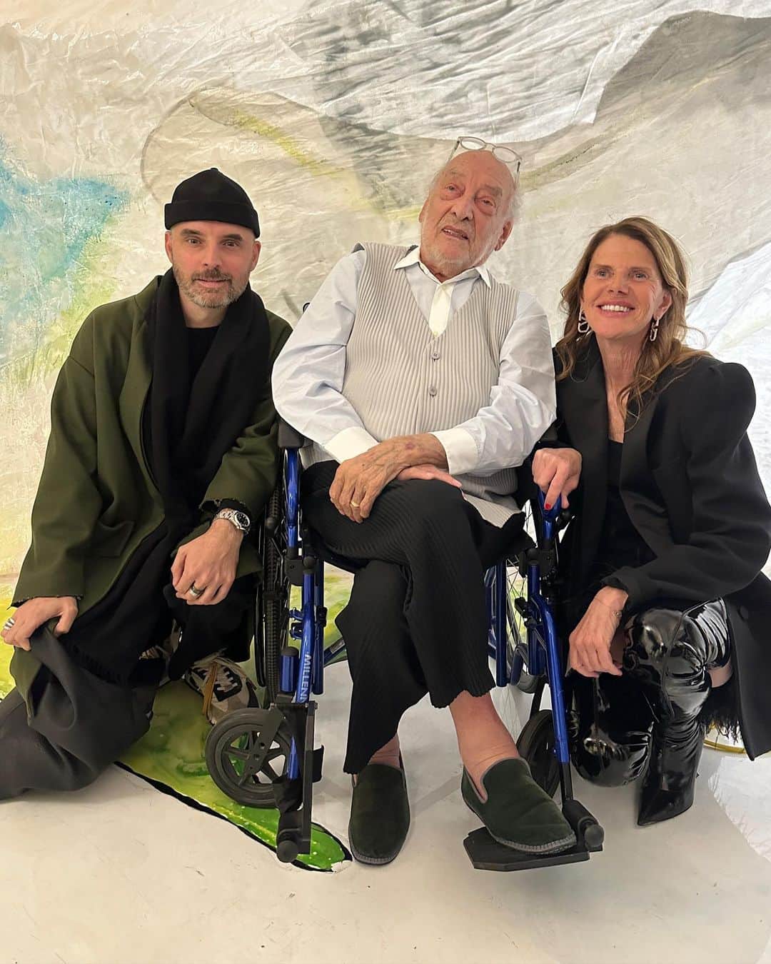 アンナ・デッロ・ルッソさんのインスタグラム写真 - (アンナ・デッロ・ルッソInstagram)「#salonedelmobile day3✨ “Vieni a Vedere”  installation by @gaetano.pesce at #Bottega Veneta @matthieu_blazy 💚💚💚 @diesel with @renzorosso ❤️❤️❤️@louisvuitton  Cabinet of Curiosities by @marcnewsonofficial 💓💓💓 the artistic collaboration @diormaison by @starck  @dior 💛💛💛 @isaloniofficial   Wearing @dior by @mariagraziachiuri 🖤🖤🖤」4月18日 5時21分 - annadellorusso