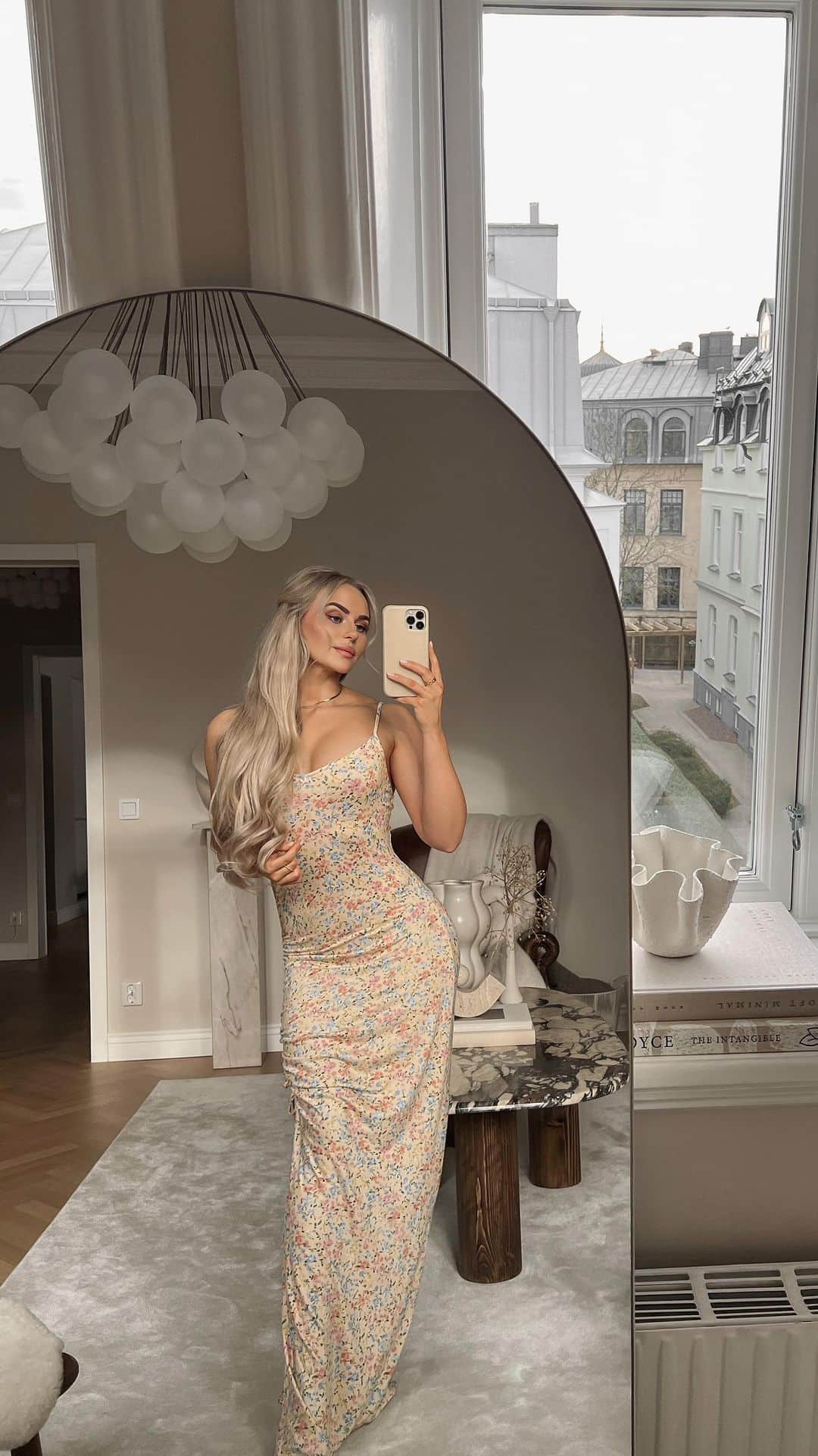 Anna Nyströmのインスタグラム：「@FashionNova In love with this dress 🌼🌼」