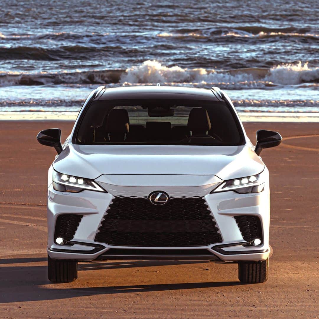 Lexus USAのインスタグラム：「An electrifying ending to an afternoon drive. #LexusRX 500h What’s your favorite vehicle in the Lexus hybrid line-up?」