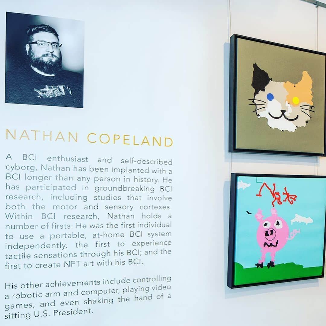 タリン・サザンさんのインスタグラム写真 - (タリン・サザンInstagram)「Last week I unveiled my latest brain child, the world’s first thought-generated art gallery featuring technology from @blackrockneuro & art from @bcicandobetter and other BCI Pioneers inside of research labs.  The exhibit features interactive historical timelines of brain-computer interface tech, current and future brain implants on display, and dozens of thought-enabled artworks.  If you love art or you love the brain, I hope you’ll make it by! The exhibit is free and open to the public from April 14th-Nov 15th, 2023 — and showcases the truly remarkable applications of brain-computer-interfaces with human creative expression.   Next up, the @themuseumofmodernart?   To plan your visit, visit @aaasorg.」4月18日 5時33分 - tarynsouthern