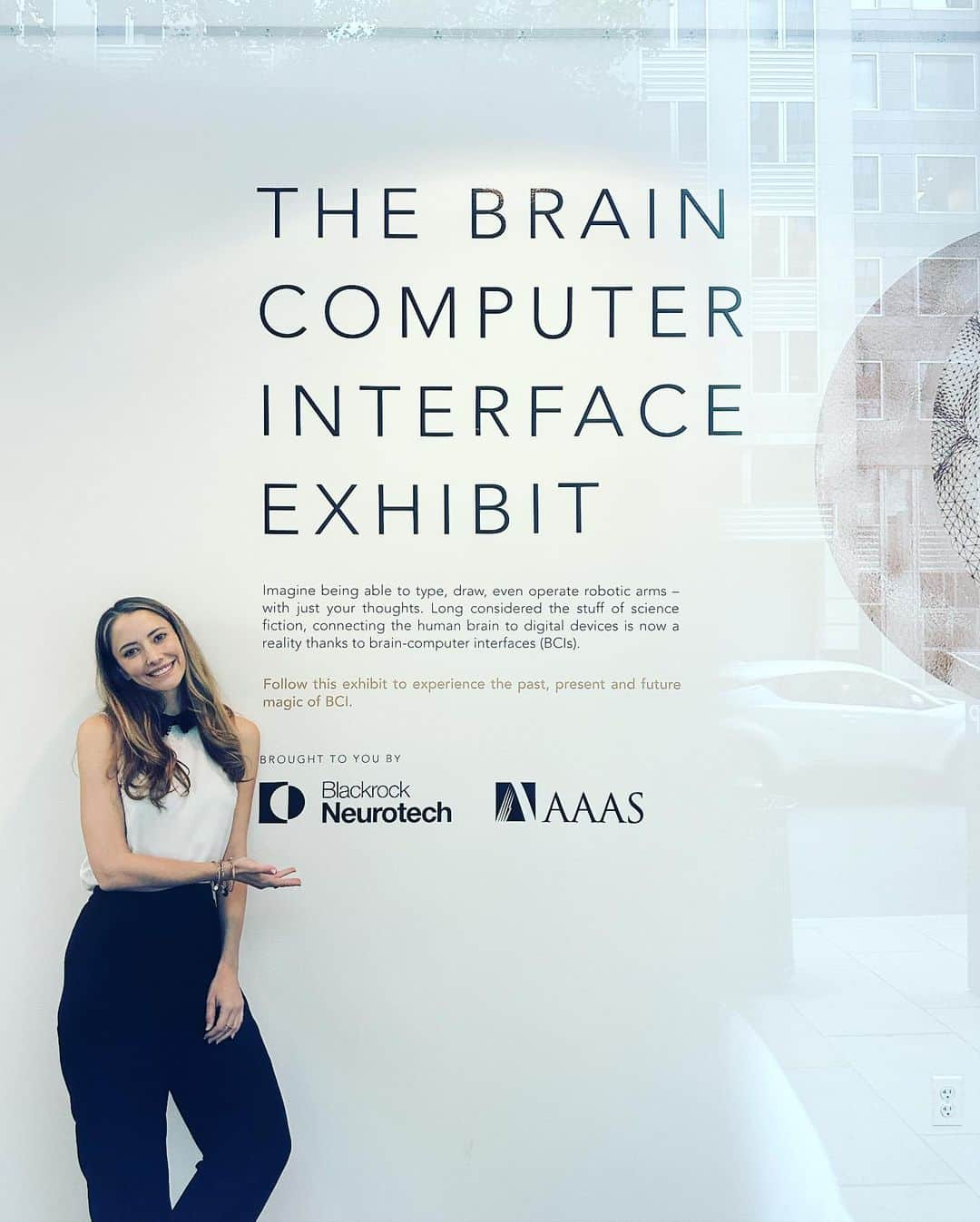 タリン・サザンのインスタグラム：「Last week I unveiled my latest brain child, the world’s first thought-generated art gallery featuring technology from @blackrockneuro & art from @bcicandobetter and other BCI Pioneers inside of research labs.  The exhibit features interactive historical timelines of brain-computer interface tech, current and future brain implants on display, and dozens of thought-enabled artworks.  If you love art or you love the brain, I hope you’ll make it by! The exhibit is free and open to the public from April 14th-Nov 15th, 2023 — and showcases the truly remarkable applications of brain-computer-interfaces with human creative expression.   Next up, the @themuseumofmodernart?   To plan your visit, visit @aaasorg.」