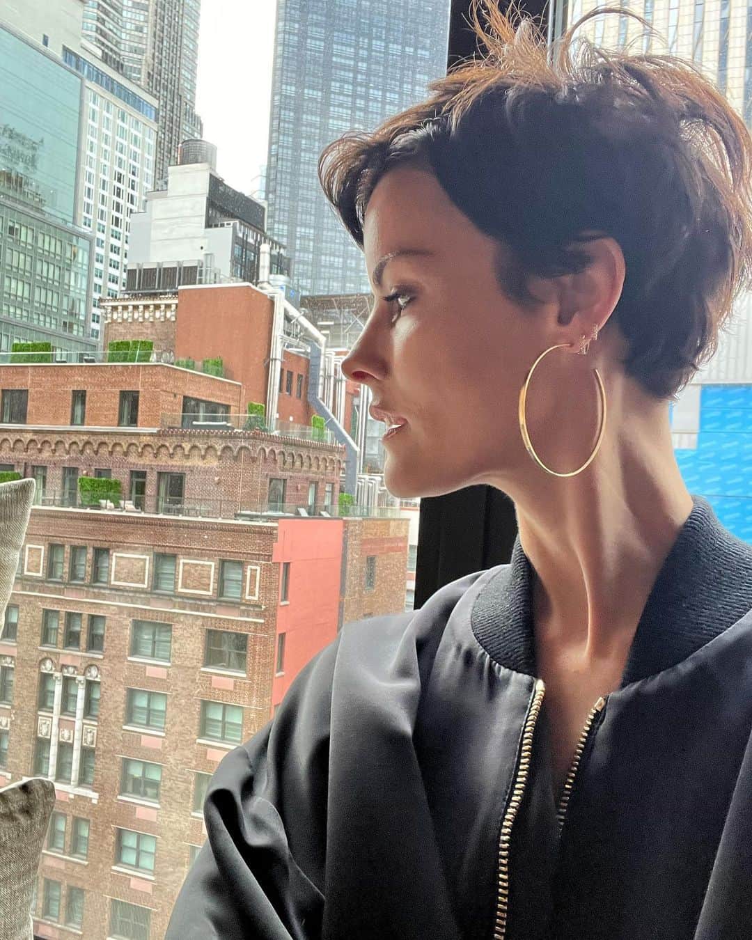 ジェイミー・アレクサンダーのインスタグラム：「My favorite city. I just left and miss you already. #NYC 🗽」