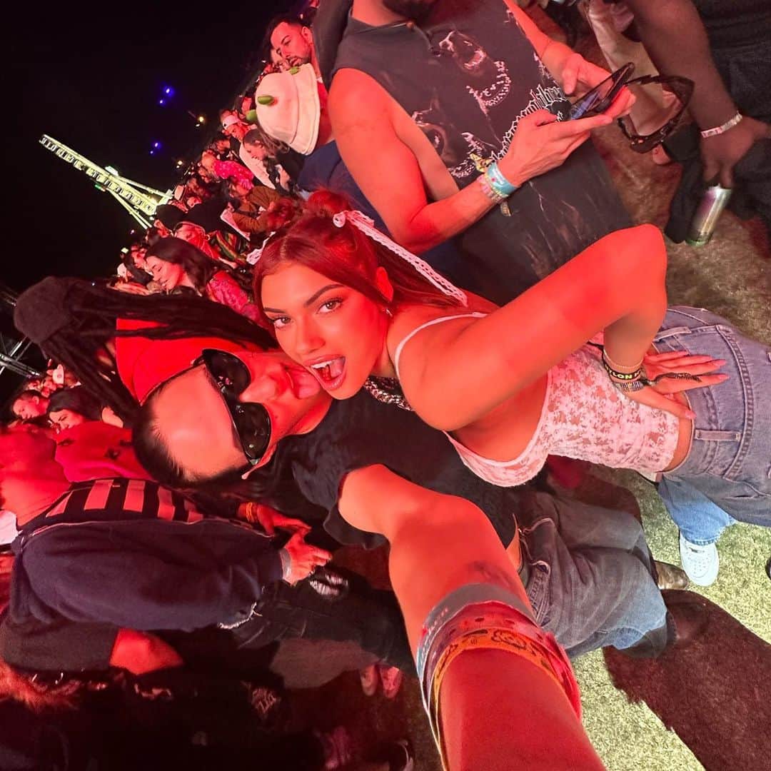 ケルシーのインスタグラム：「no thoughts just vibes」