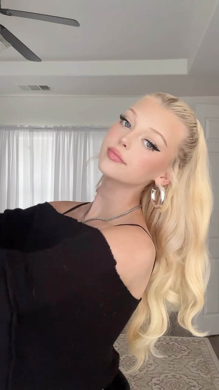 ローレン・グレイのインスタグラム：「lil snippet because its 3 days til my baby album is born into the world and 1 month til I take her on tour🧸」