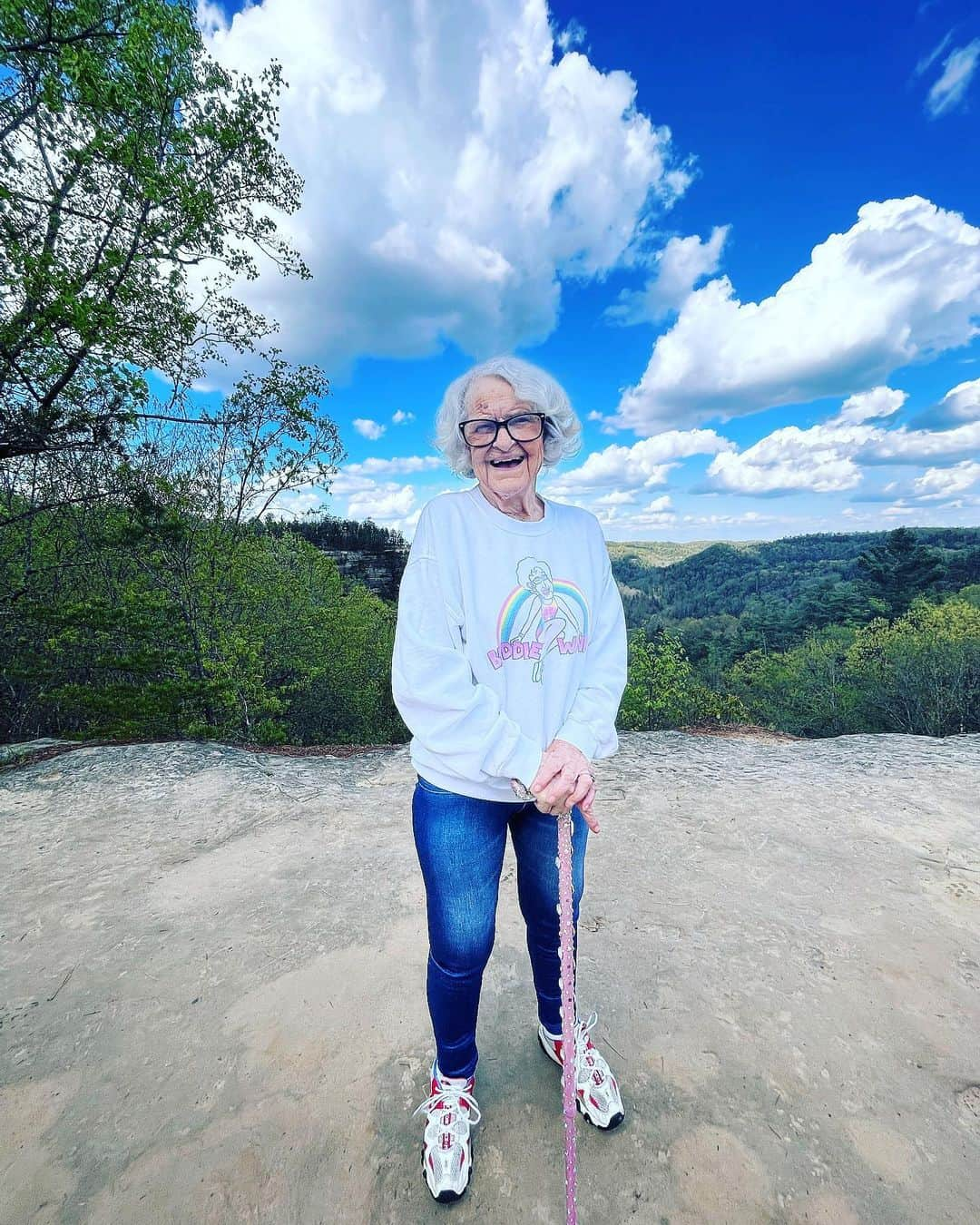 ファンキーグランマさんのインスタグラム写真 - (ファンキーグランマInstagram)「Hiked to the Top of the Mountain!!! Tell moi I can’t do it… I’ll show you I will.. Forever & Always….. 🙏🫡」4月18日 6時48分 - baddiewinkle