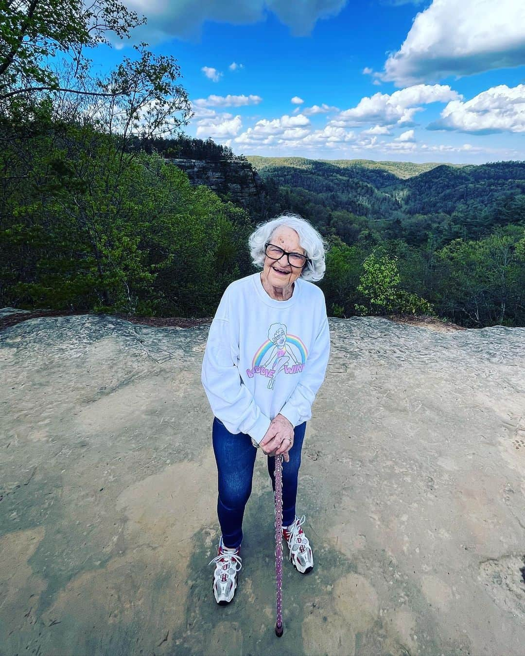 ファンキーグランマさんのインスタグラム写真 - (ファンキーグランマInstagram)「Hiked to the Top of the Mountain!!! Tell moi I can’t do it… I’ll show you I will.. Forever & Always….. 🙏🫡」4月18日 6時48分 - baddiewinkle