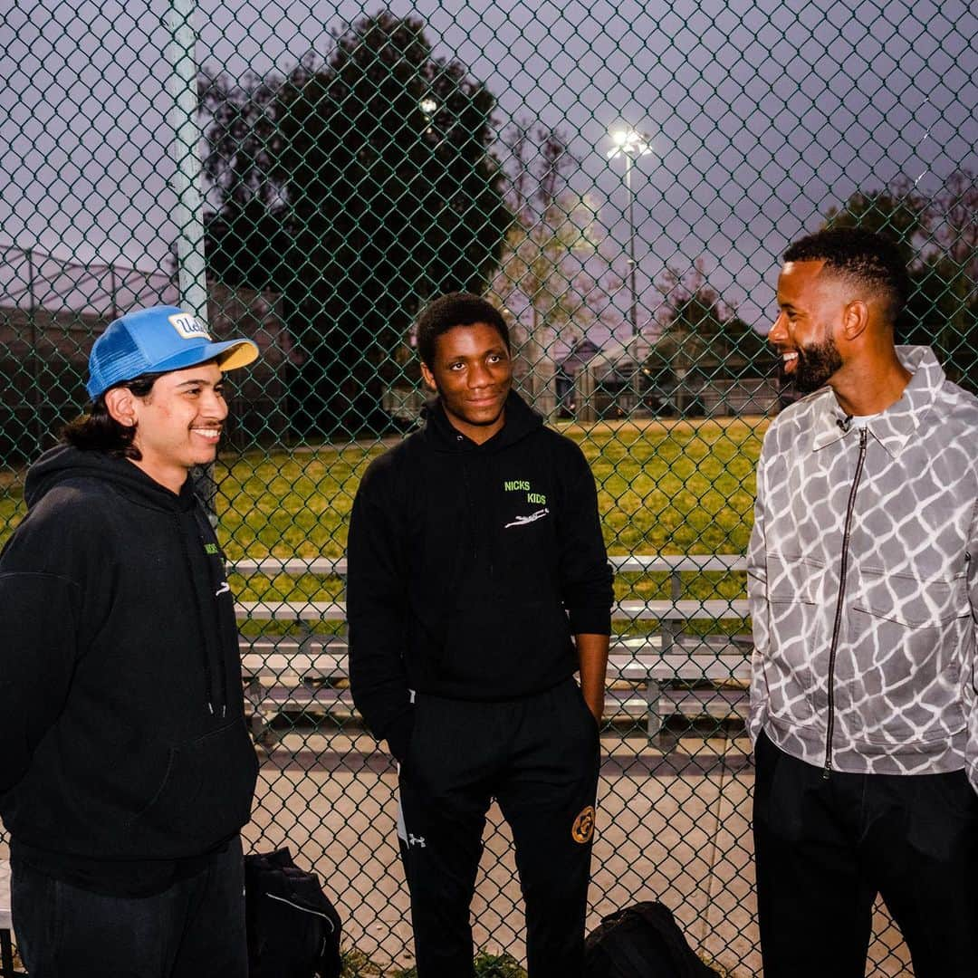 ケリーン・アコスタさんのインスタグラム写真 - (ケリーン・アコスタInstagram)「@kellynacosta and The LAFC Foundation are teaming up to provide a safe place to play and new turf at the 109th St. Recreational Park community soccer field for @nickskidssoccer. Kellyn and LAFC are committed to supporting future soccer and health and wellness programming in Watts. Visit the link in bio to learn more and support the project.」4月18日 7時00分 - kellynacosta