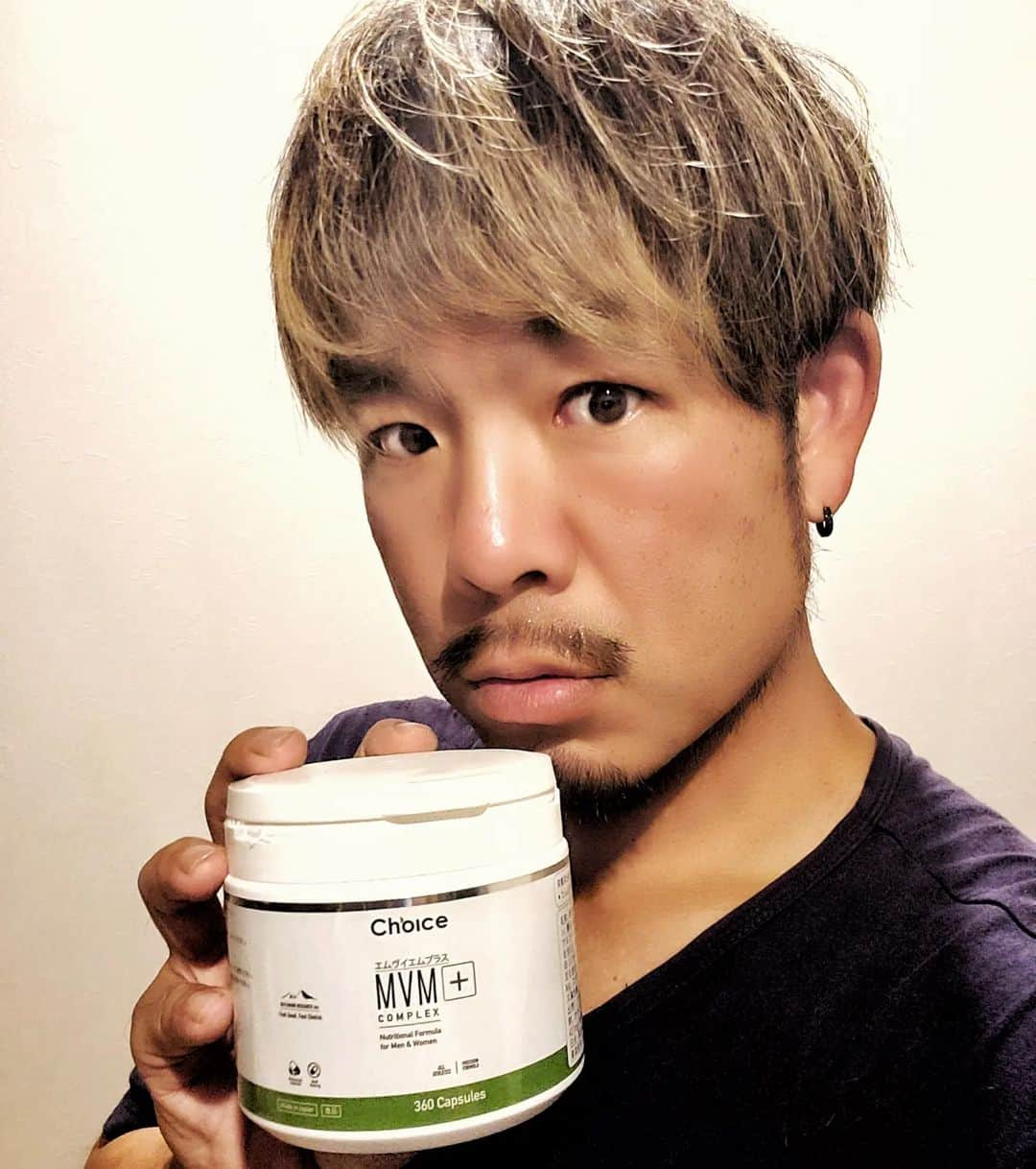 剛王さんのインスタグラム写真 - (剛王Instagram)「俺がいつも愛用させてもらってる CHOICE @choice.protein さんの #チョイスプロテイン と共にいつも摂取してるMVM+。 マルチビタミン&ミネラルは体作りには必須。 それにはこの品質と成分配合にこだわったMVM+はめちゃおすすめ。 日常生活を健康に過ごすには欠かせへんで。 代表的なチョイスのプロテインは いろんな味があってからだにええもんしか入ってないから飲まないと損な感じ なによりもこの#プロテイン 大好き やっぱり体にええもん飲まなあかん  #choice  #choiceprotein  #choice_suppli_offical #チョイスプロテイン  #オーガニック  #オーガニックプロテイン  #カラダにいいものだけ  #ビタミン #ミネラル  #protein #サプリメント #kickboxing #トレーニング #ワークアウト #筋トレ #キックボクシング #フィットネス #トレーニングウェア  #ワークアウト #メンズファッション #たんぱく質 #ボディメイク #筋トレ好きと繋がりたい #筋肉 #ダイエット #ヨガ #ピラティス #ゴルフ #ジム」4月18日 17時57分 - gooh2010