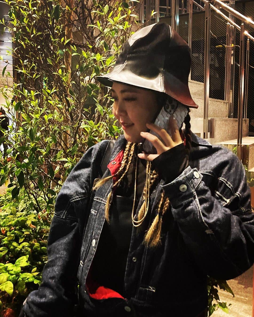 SONOMIさんのインスタグラム写真 - (SONOMIInstagram)「iPhoneのケースがズタボロでこれでは良い知らせが舞い込まないな、なんとかせねば…と思っていたらCASETiFYに出会いました💖 一部リサイクル♻️素材を使っていたり、最強プロテクトで落としても安心😮‍💨だったり細菌をカットしてくれたりともう至れり尽くせり❗️ カスタムオーダーして【SON】って入れてもらったよ✨ スマホショルダーもどれも可愛くて迷ってスネークチェーンにしたよ🐍 今や肌身離さずなiPhoneだから 見るたびに気持ちがパァっと華やかになるんだからもっと早く変えれば良かった😂  @CASETiFY @CASETiFY_jp #CASETiFY #ShowYourColors  #スマホショルダー #PR」4月18日 16時26分 - song_chang