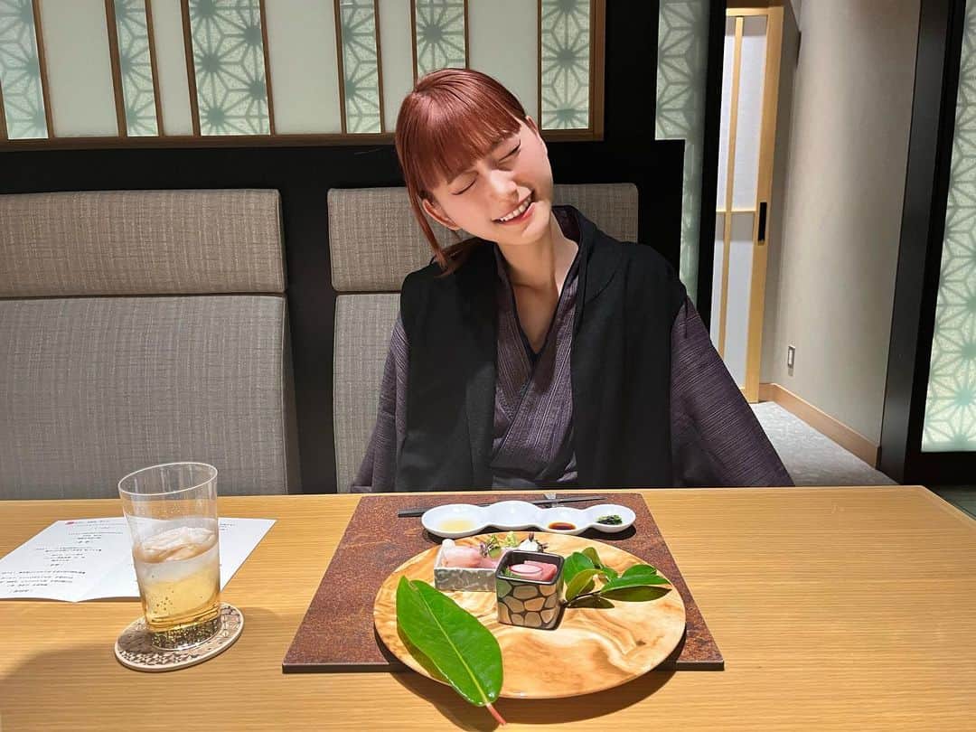 阿知波妃皇のインスタグラム：「いつの日かのくぅー!  ジンジャエール  with ママ」