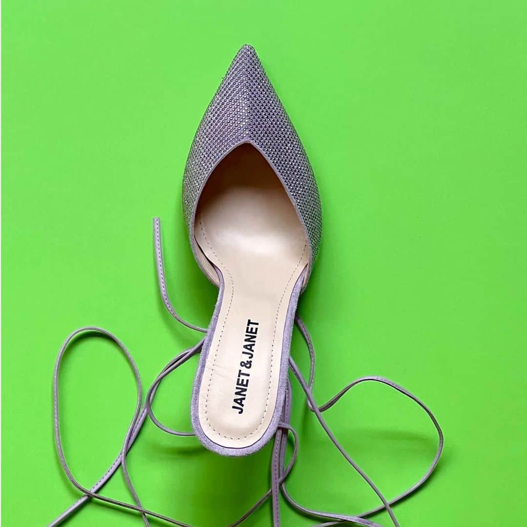のインスタグラム：「Lilac suede pump with rinestones appliqués and slave lacing #janetandjanet #pumps」