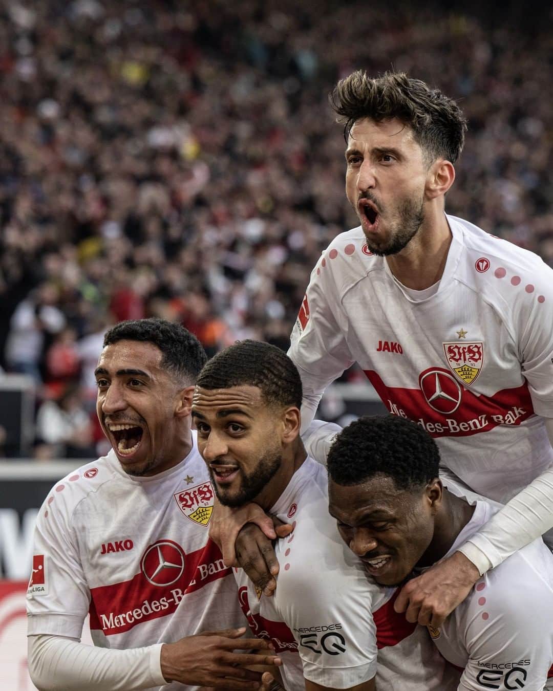 VfBシュトゥットガルトのインスタグラム：「Voilà: Euer persönlicher Adrenalin-Kick für den Dienstagmorgen 😬⚪🔴💥 #BlockbusterMaterial   👉 Alle Tore und Highlights der VfB-Spiele gibt‘s bei VfB-TV! Jetzt buchen auf vfb.de. 👈 _ #VfB #VfBBVB 3:3 #bundesliga #vfbstuttgart #vfbstuttgart1893 #auscannstatt #furchtlosundtreu #VfBInsta」