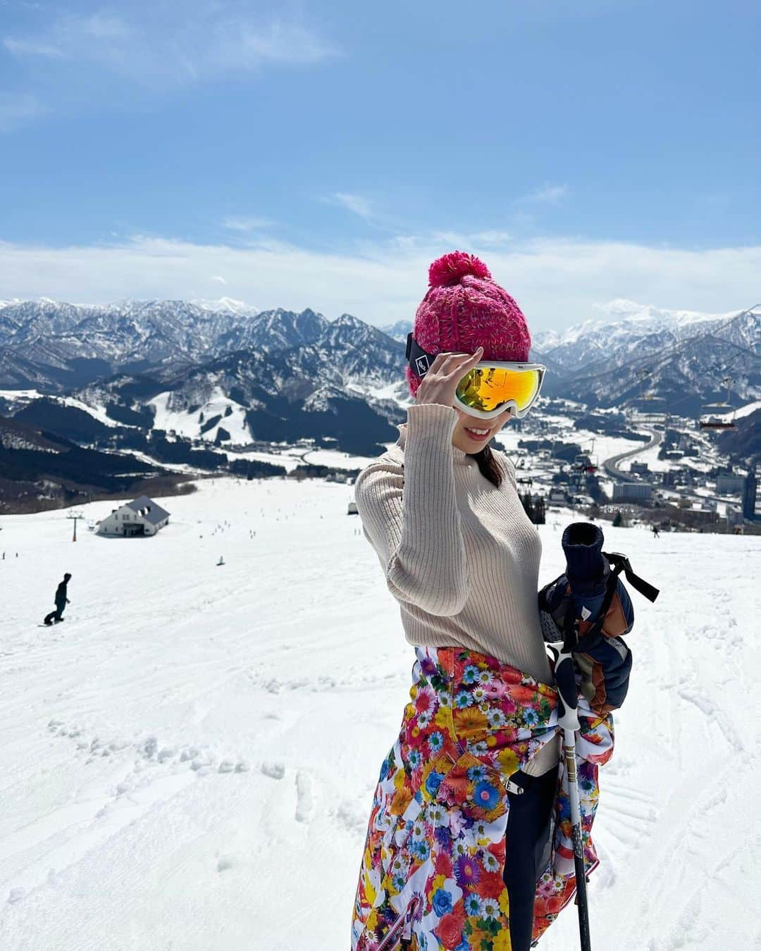 林莉世さんのインスタグラム写真 - (林莉世Instagram)「湯沢で滑り納め⛷ スキーしに行ったのか ピザとパスタとケーキを食べに行ったのか…どっちメインだったかな…🤤 来年もまた行きたい🍕🍝🍰  #先月の思い出#スキー#スキー好き#滑り納め#スキー納め#湯沢町#越後湯沢#湯沢スキー#岩原スキー場#新潟#新潟スキー#林莉世#アナウンサー#フリーアナウンサー」4月18日 21時10分 - rise_hayashi