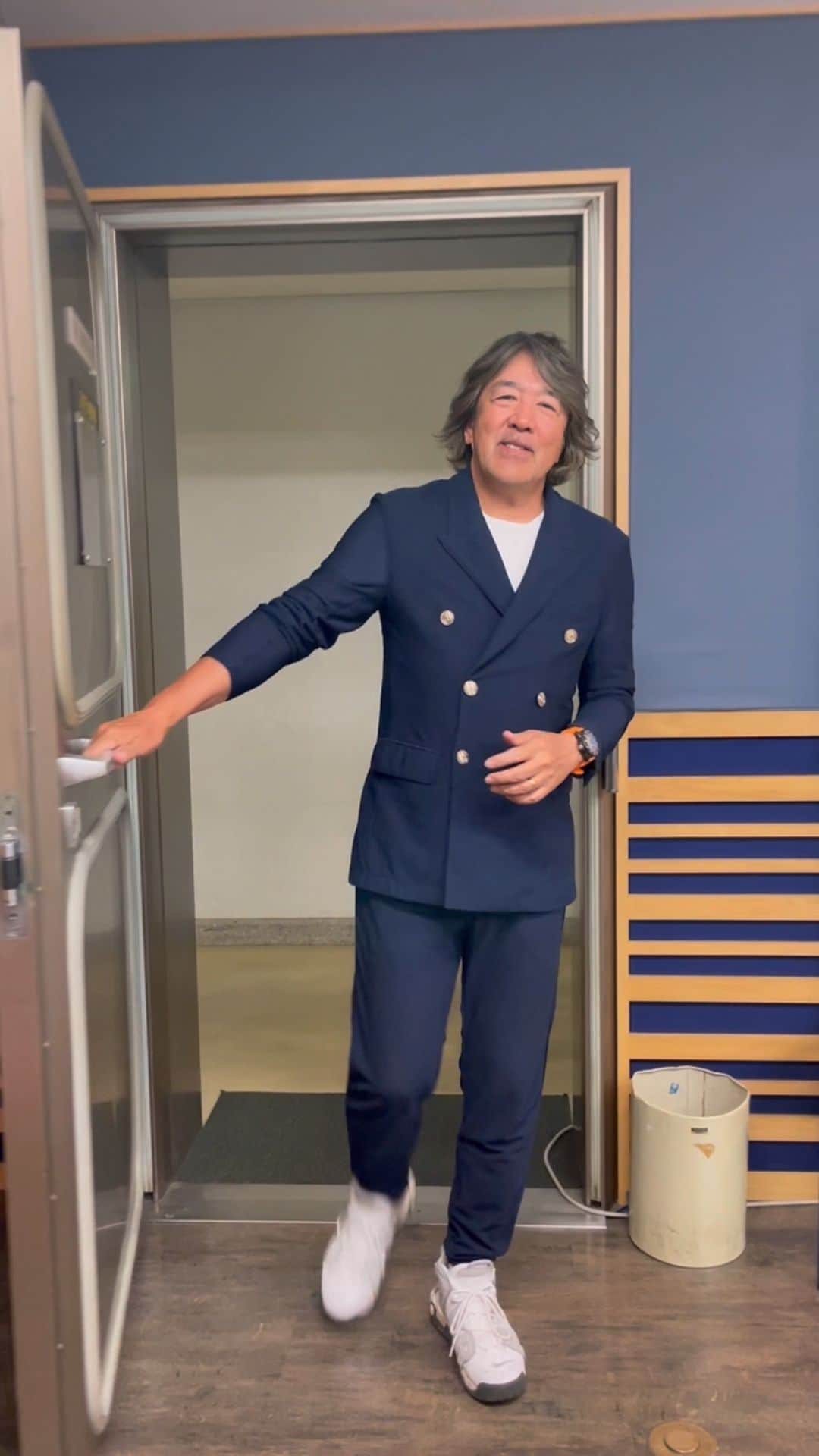 のインスタグラム：「今日も17時から生放送！！ FM愛知イブニングストリート よろしくお願い致します。  #FM愛知 #イブニングストリート #黒岩唯一 #ラジオ #ラジオ付きと繋がりたい #生放送 #807 #ラルクアンシエル #HONEY #ラジ王 #優勝 #歌ってみた」