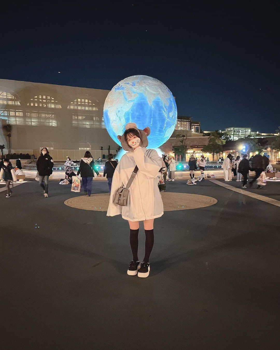 市村愛里のインスタグラム：「夜のディズニーシーすき🌃🌎」