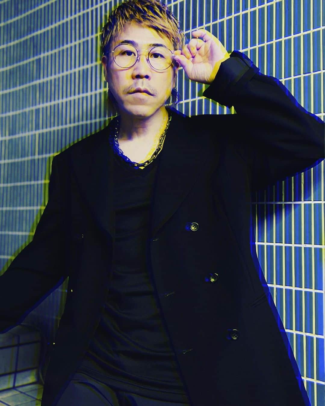 MIHIRO 〜マイロ〜のインスタグラム：「Mhiro's DINNER限定Live やります！  毎水曜22時からのマイロTVシーズン5も10回目の放送が終わりましたが、マTV再開を祝してLive‼︎します。マTVならではのまったーりゆっくーりに相応しいリビングにいるようなアットフォームなLiveを予定していますので是非。  日程：6月4日(日)場所：都某所 開場16:30開演17:00-18:30  チケット:4月23日(日)12:00より Mhiro's DINER特設ページにて販売開始!!  (先着順定員になり次第締め切り)  🟥 sold out ありがとうございます‼︎ 🟥  #まったり #ゆっくり #ライブ #音楽  #明日へ #歌声」