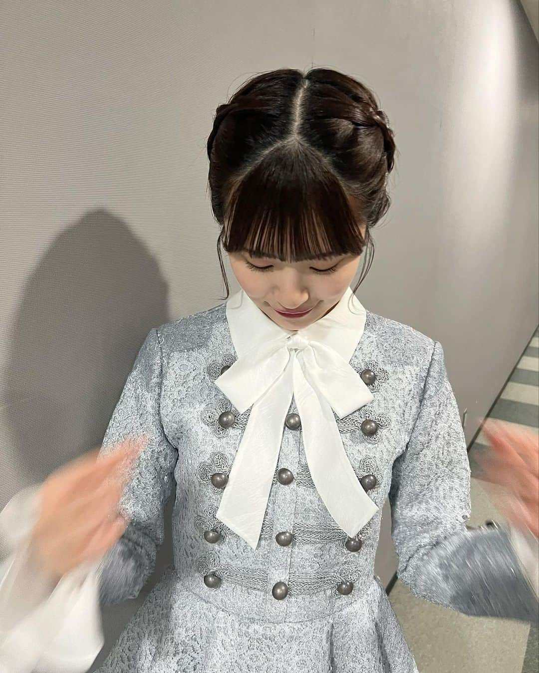 松田好花さんのインスタグラム写真 - (松田好花Instagram)「ㅤ  新歌唱衣装でした✨ 9th Single『One choice』ついに明日発売です！ よろしくお願いします⭐️  #yahostagram   #日向坂46 #松田好花  #9th_single #One_choice #フラゲ日  #CDTVライブライブ #フルサイズTV初披露 #ありがとうございました  #腕の影長っ」4月18日 16時55分 - matsudakonoka.yahos