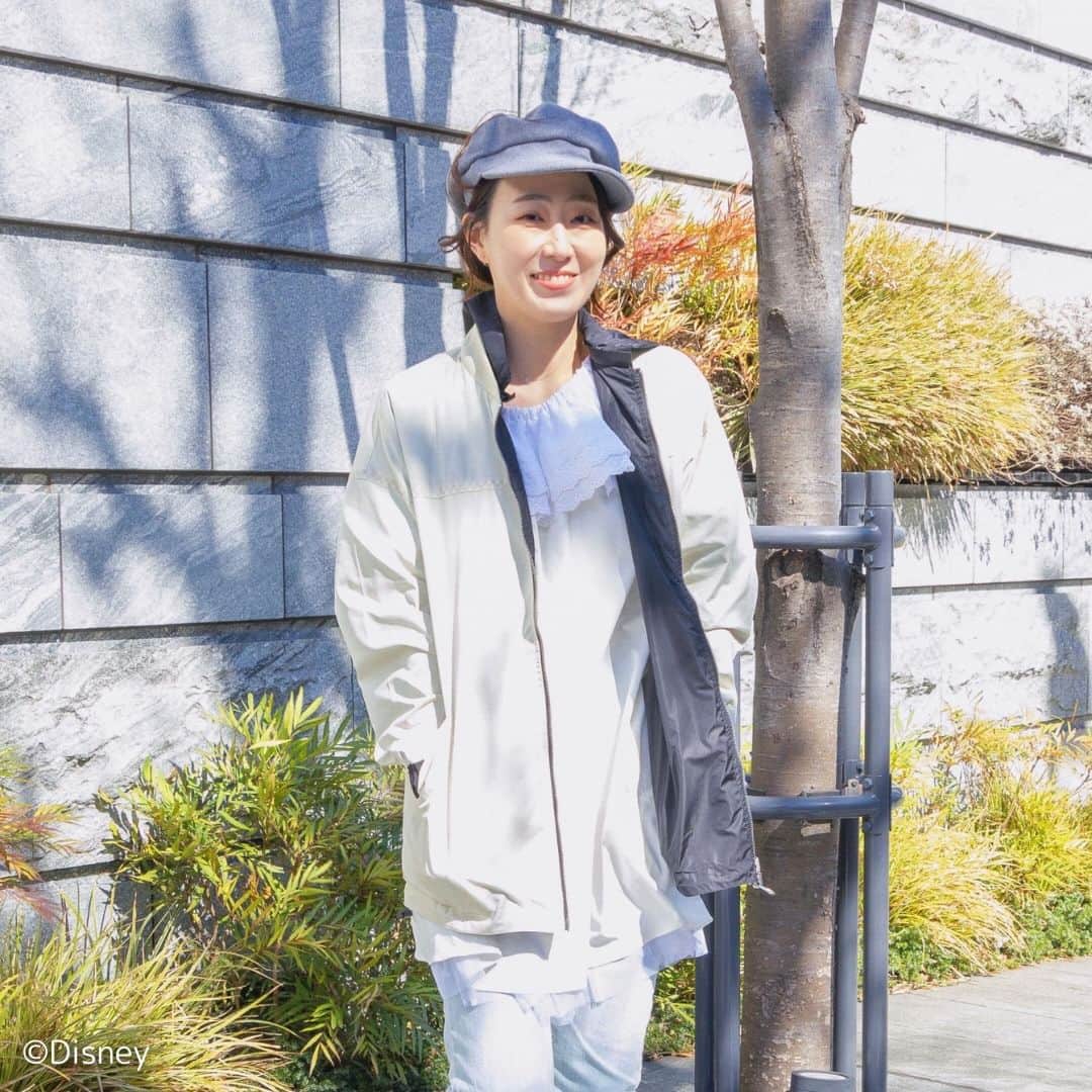 SuperGroupiesさんのインスタグラム写真 - (SuperGroupiesInstagram)「裏返すことによってXIII機関のコートのようなブラックへと早変わり🧥🔁 ⠀ ⠀ 𝑰𝒕𝒆𝒎 𝒐𝒇 𝒕𝒉𝒆 𝑫𝒂𝒚 : #ロクサス モデル リバーシブルブルゾン🗝️ ⠀ ⠀ 表はロクサスの衣装のカラーを基調に、 裏返すことでシンプルなブラックのアウターへ 簡単にスタイルチェンジができます。 ⠀ フードも取り外しできるので、 その日の気分に応じて 様々なスタイルが楽しめます💡💫 ⠀ オリジナルのネームタグや 胸元の「ノーバディ」マーク、 右袖の異端の印の刺繍など、 細部にまでこだわりが光る一着です。😎 ⠀ ⠀ ⠀ ※着用モデル身長：166cm ※着用サイズ：S ⠀ ⠀ ⠀ 🏷️ #supergroupies #スーパーグルーピーズ #スパグル #ファッションにゲームを #ファッションにアニメを #キングダムハーツ #キングダムハーツ20周年 #kingdomhearts #kh #kh3 #squareenix #roxas」4月18日 17時00分 - supergroupies