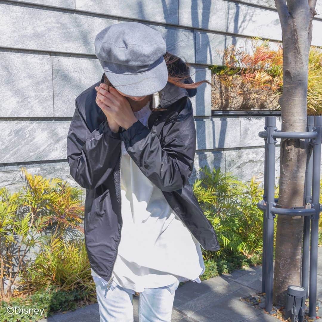 SuperGroupiesさんのインスタグラム写真 - (SuperGroupiesInstagram)「裏返すことによってXIII機関のコートのようなブラックへと早変わり🧥🔁 ⠀ ⠀ 𝑰𝒕𝒆𝒎 𝒐𝒇 𝒕𝒉𝒆 𝑫𝒂𝒚 : #ロクサス モデル リバーシブルブルゾン🗝️ ⠀ ⠀ 表はロクサスの衣装のカラーを基調に、 裏返すことでシンプルなブラックのアウターへ 簡単にスタイルチェンジができます。 ⠀ フードも取り外しできるので、 その日の気分に応じて 様々なスタイルが楽しめます💡💫 ⠀ オリジナルのネームタグや 胸元の「ノーバディ」マーク、 右袖の異端の印の刺繍など、 細部にまでこだわりが光る一着です。😎 ⠀ ⠀ ⠀ ※着用モデル身長：166cm ※着用サイズ：S ⠀ ⠀ ⠀ 🏷️ #supergroupies #スーパーグルーピーズ #スパグル #ファッションにゲームを #ファッションにアニメを #キングダムハーツ #キングダムハーツ20周年 #kingdomhearts #kh #kh3 #squareenix #roxas」4月18日 17時00分 - supergroupies