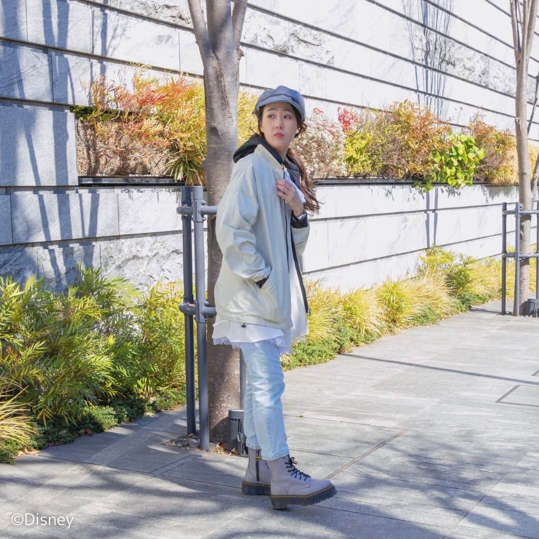 SuperGroupiesさんのインスタグラム写真 - (SuperGroupiesInstagram)「裏返すことによってXIII機関のコートのようなブラックへと早変わり🧥🔁 ⠀ ⠀ 𝑰𝒕𝒆𝒎 𝒐𝒇 𝒕𝒉𝒆 𝑫𝒂𝒚 : #ロクサス モデル リバーシブルブルゾン🗝️ ⠀ ⠀ 表はロクサスの衣装のカラーを基調に、 裏返すことでシンプルなブラックのアウターへ 簡単にスタイルチェンジができます。 ⠀ フードも取り外しできるので、 その日の気分に応じて 様々なスタイルが楽しめます💡💫 ⠀ オリジナルのネームタグや 胸元の「ノーバディ」マーク、 右袖の異端の印の刺繍など、 細部にまでこだわりが光る一着です。😎 ⠀ ⠀ ⠀ ※着用モデル身長：166cm ※着用サイズ：S ⠀ ⠀ ⠀ 🏷️ #supergroupies #スーパーグルーピーズ #スパグル #ファッションにゲームを #ファッションにアニメを #キングダムハーツ #キングダムハーツ20周年 #kingdomhearts #kh #kh3 #squareenix #roxas」4月18日 17時00分 - supergroupies