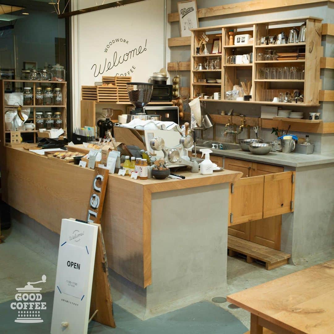 goodcoffeemeさんのインスタグラム写真 - (goodcoffeemeInstagram)「. ☕️ Good Coffee Crew Recommend Shop Info ☕️  【WOODWORK Welcome COFFEE ／ 東京・御徒町】  GC Crew：@tomo__110 「『家具とコーヒー』 まさに日常生活を華やかにする組み合わせ。 そんなコンセプトを持つWOODWORK Welcome COFFEEは、家具店舗併設型カフェのため、日常生活を彩る家具を選択する際、家でコーヒーを飲むかのようにくつろいだ時間を感じながら、家具とコーヒーを楽しめる空間です。  そんな空間を彩るコーヒーや焼き菓子は、2018年ジャパンハンドドリップチャンピオンシップ2ndという成績を持ち、日本スペシャルティコーヒー協会のセミナー等もこなす滑川バリスタによる自家焙煎のコーヒーとハンドメイドの焼き菓子。  滑川バリスタの確かな技術で抽出されたコーヒーとあわせたスコーンやチーズケーキ、シフォンケーキ等の焼き菓子は、若い人から近所にすむ昔かたぎの下町育ちの方も集う場所です。そんな人や木材のぬくもりを感じる素敵な場所を皆さんも訪れてみてはどうでしょうか？」  — 📍東京都台東区台東4-14-8 シモジンパークビル 1F 🕘11:00〜17:00 (L.O 16:30)  🗓定休日：火・水曜日 —」4月18日 17時00分 - goodcoffeeme