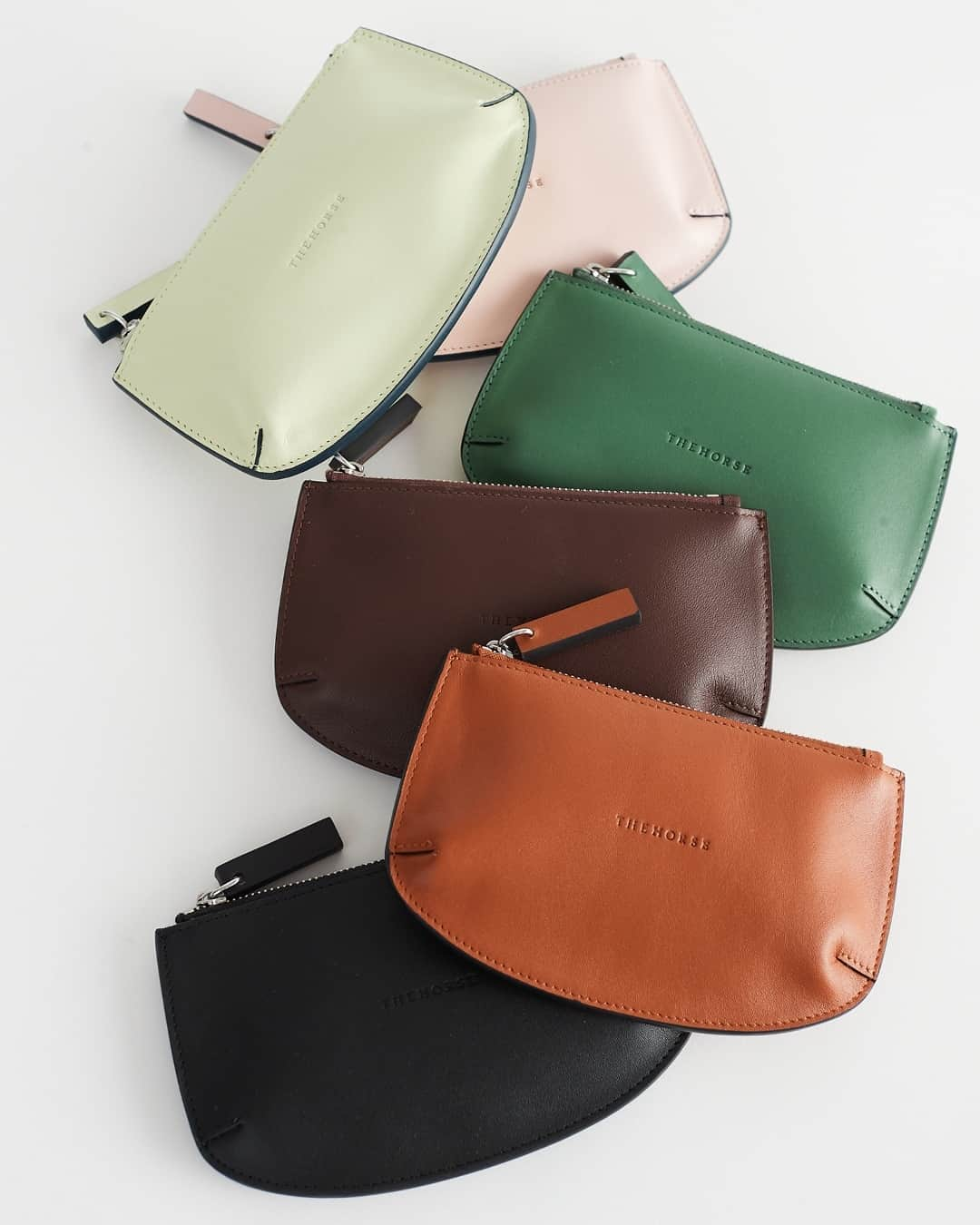 The Horseのインスタグラム：「INTRODUCING: Drew Cardholder⁠ Compact, practical and multi-functional, Drew is perfect for your small cosmetics, cards or essential grab-and-go items.⁠ Available now in seasonal colour updates.」