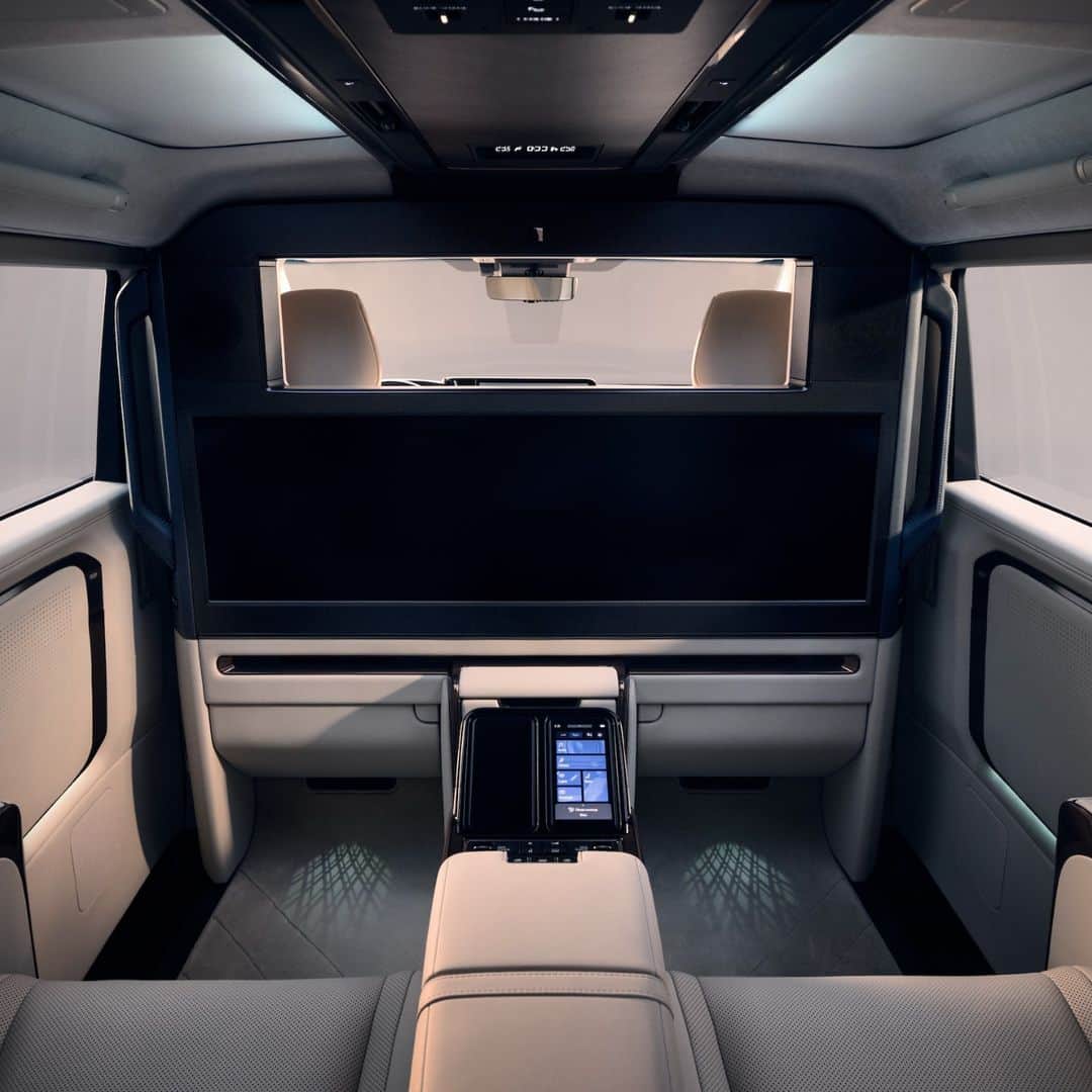 Lexus UKさんのインスタグラム写真 - (Lexus UKInstagram)「Introducing the Lexus LM, a luxury people carrier designed as a space for complete relaxation and comfort on the road.」4月18日 17時01分 - lexusuk