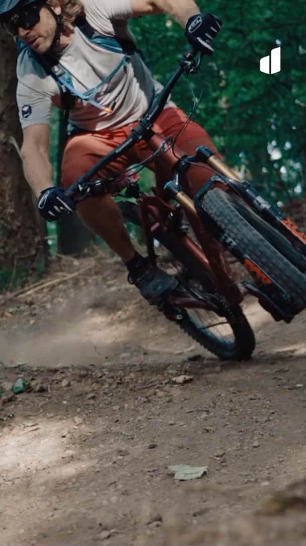 ドイターのインスタグラム：「Bye, bye soggy shirts! 🥵 Hit the trails and enjoy not only the cool breeze in the forest but also the super ventilation of our Race Air series. 🤝  Since the mesh back panel is split down in the middle, even less of the backpack is in direct contact with the back. This makes also more room for a rounded spine in riding position. Prep yourself for your next adventure! 🚴  🎥  @aestivation_entertainment - Please tag #deuter to be featured. 🏔❤️ - #deuterforever #deuter #biking #mountainbike #bikebackpack #biketrail」