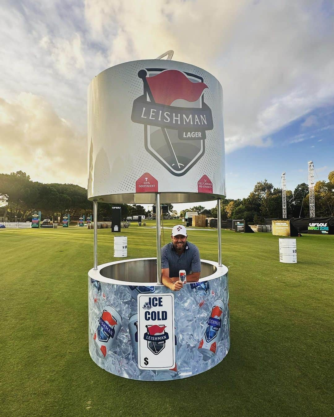 マーク・リーシュマンさんのインスタグラム写真 - (マーク・リーシュマンInstagram)「It’s @livgolf_league time 🍺  @marcleish come grab a Leish #golfbeer #livgolf #beer #lager #radelaide @rippergc_」4月18日 17時07分 - marcleish