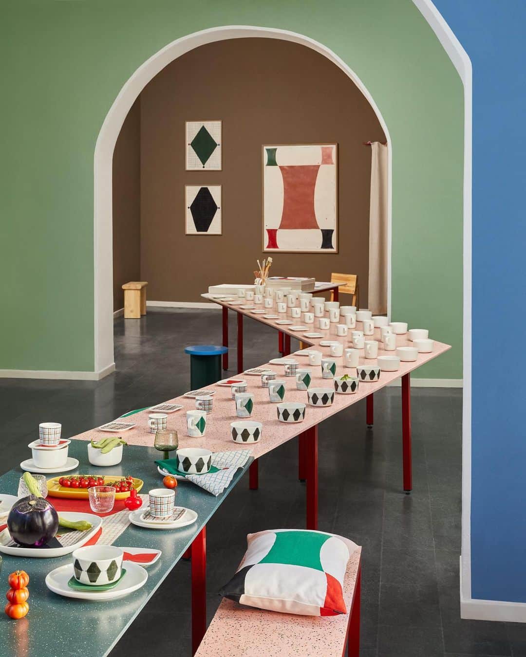 マリメッコのインスタグラム：「Buongiorno Milano 🌸 Marimekko and Barcelona-based German artist @sabinefinkenauer welcome you to experience a timeless expression of art in everyday objects. Introducing the new Marimekko Artist Series collaboration, the joint exhibition is now open to the public.  The conceptual and abstract installation showcases the collaboration’s entire creative process, from artwork sketches to final products ranging from textiles to tableware.  📅 From Monday 17 April until Sunday 23 April ⏰ Mon–Sat 10 am–7 pm, Sun 10 am–4 pm 📍 Galleria il Milione (Via Maroncelli 7), Brera Design District  Sign up to be the first to know when the new 16-piece capsule drops in August 2023. Link in bio.  #marimekko #milandesignweek #marimekkomdw #salonedelmobile #milan #design #sabinefinkenauer」