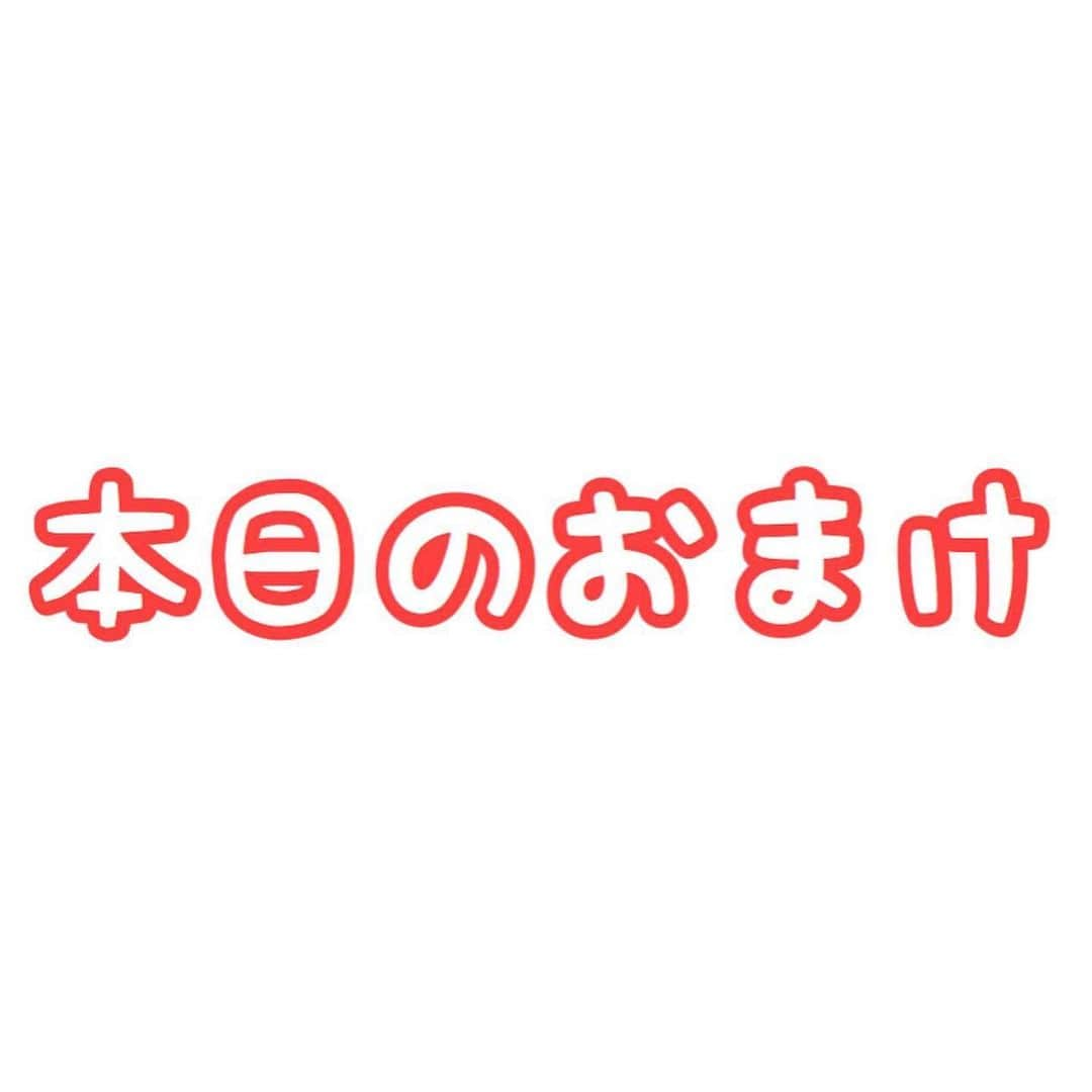 セロリさんのインスタグラム写真 - (セロリInstagram)「【環境の変化】 本日の投稿はわかりにくいので、解説付きです。 古いケージから新しいケージに変わった時の諸々。 ①古いケージを片付けようとしてる時、静かに邪魔をする白いの。 ②悲しそうな顔で訴えてくる白いの。 ③せめてトレーだけは捨てないで欲しいと懇願する白いの。 ④「バーン」をして僕の機嫌を取ろうとする白いの。 ⑤古いケージを包んだマットの横に寄り添う白いの。 ⑥仕方なく古いケージのトレーを新しいケージにセット。 ⑦それでも環境の変化を受け入れられない白いの。 ⑧ケージカバーのサイズも合わなくなり、しかも古いケージのトレーが入った訳のわからない状態の新しいケージ。 おまけ ⑩挙げ句の果てにふて寝をする白いの。 #maltese #マルチーズ #malteseofinstagram #maltese101 #malteser #malteseofficial #maltesedog #dog #instadog #dogstagram #dogoftheday #doglovers #instapet #adorable #ilovemydog  #ペット #わんこ #ふわもこ部 #犬のいる暮らし #いぬら部  #いぬすたぐらむ #イッヌ」4月18日 17時08分 - celeryrabbit