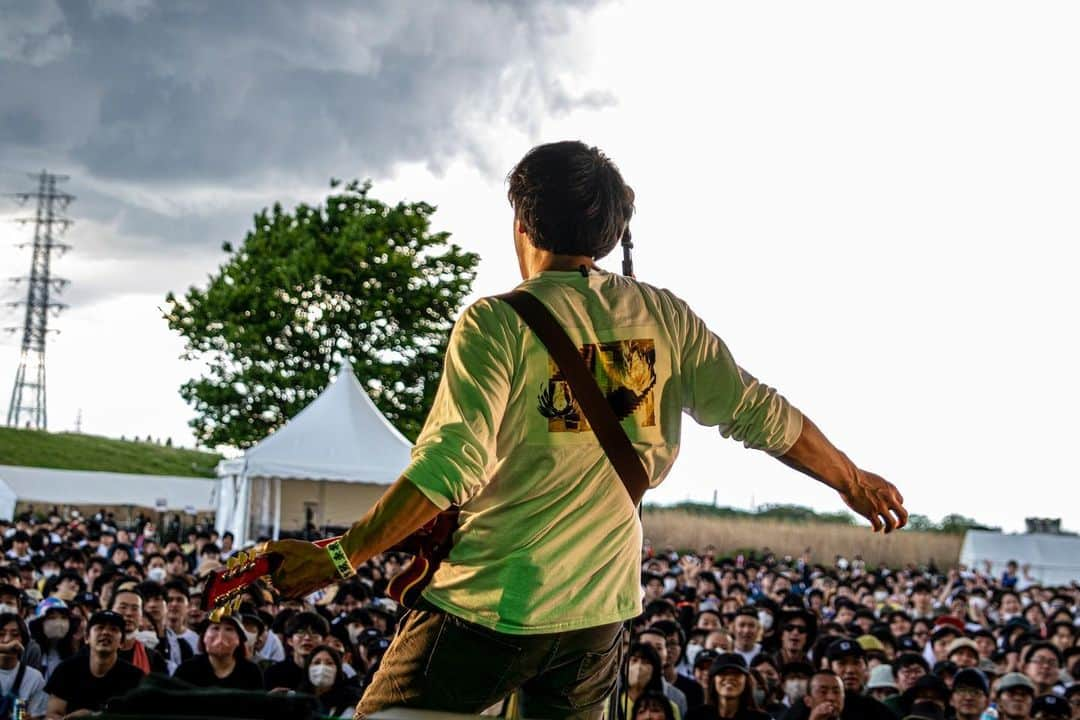 荒井岳史さんのインスタグラム写真 - (荒井岳史Instagram)「ITABASHI-TANITA-asian gothic label presents “ITa FES”  ご来場頂きました皆様、関係者各位皆さんのおかげであのステージに立たせてもらいました。 出演してくれたミュージシャンの皆さんにも本当に力貰いました。  丸二日経った今も余韻がある程に濃厚な二日間でした。  ありがとうございました。  #ITaFES #thebandapart  📸 : DAISUKE YOSHIDA(1、2枚目) 📸 : KANADE NISHIKATA(3、4枚目)」4月18日 17時10分 - takeshi_arai