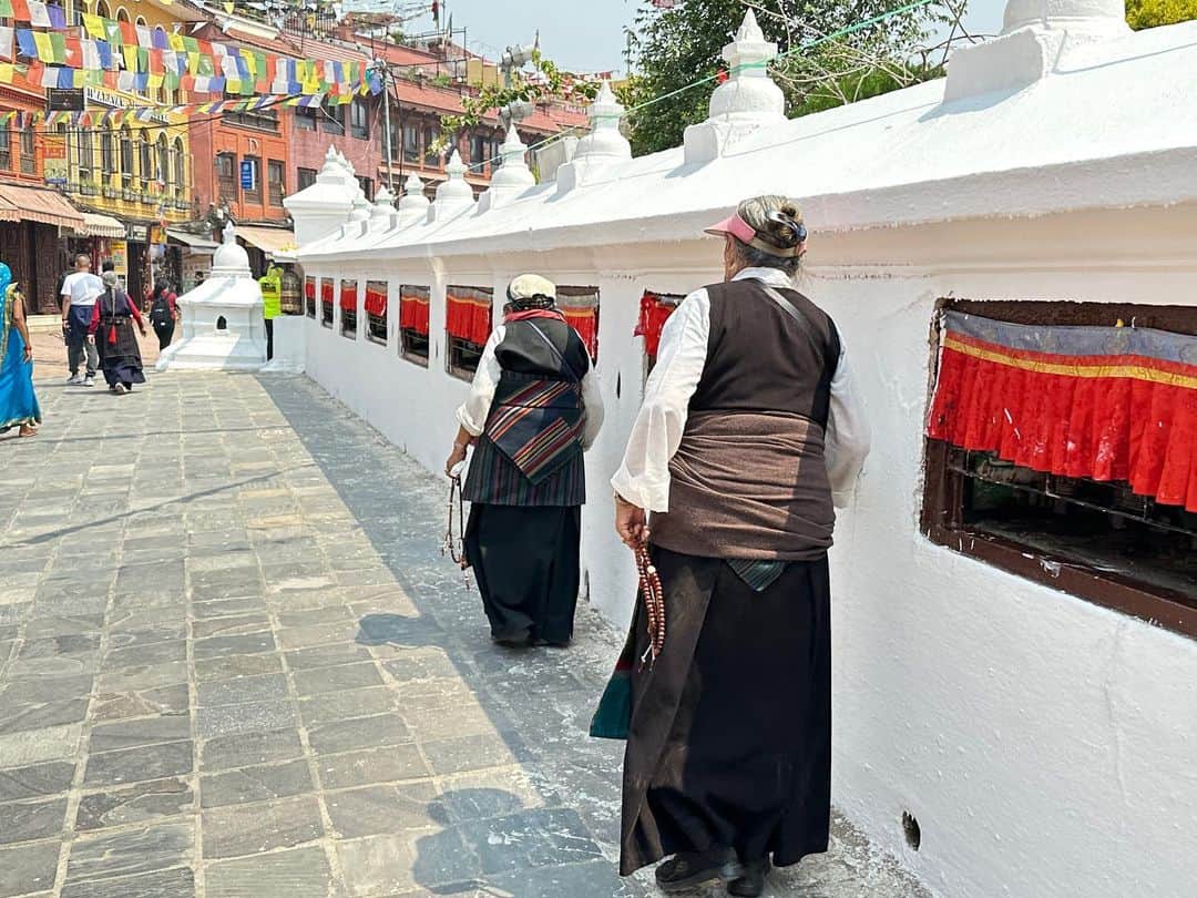 イ・ヒジュンのインスタグラム：「네팔 ‘스와얌부니트 사원’」