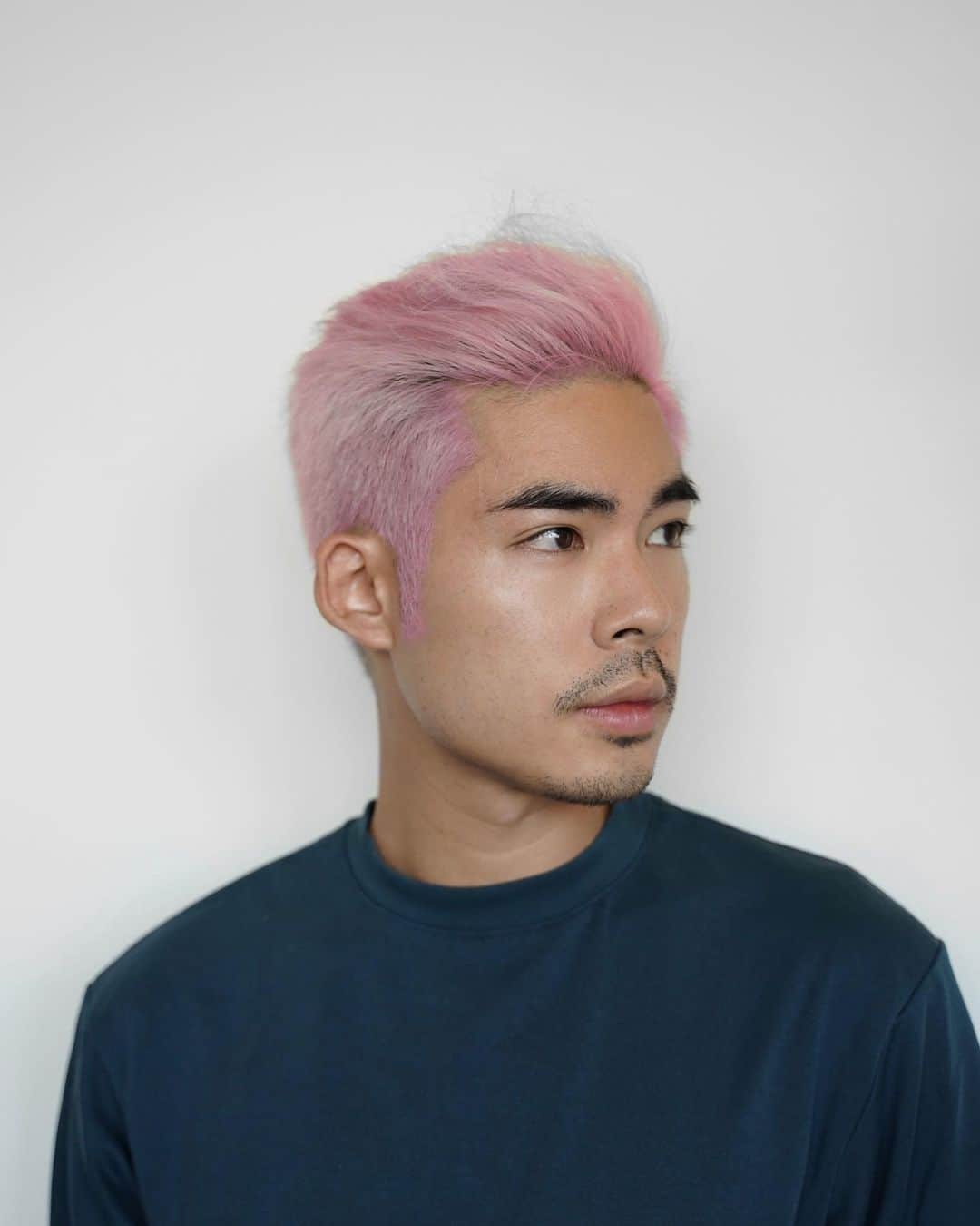 Christoffer Chengのインスタグラム：「👅 that pink venom 🫶🏻  What do we think about pink? Don’t worry I haven’t committed to it it’s just photoshopped 🤣🤣But speaking of pink, I’m having serious FOMO on Blackpink in Coachella 🙊」