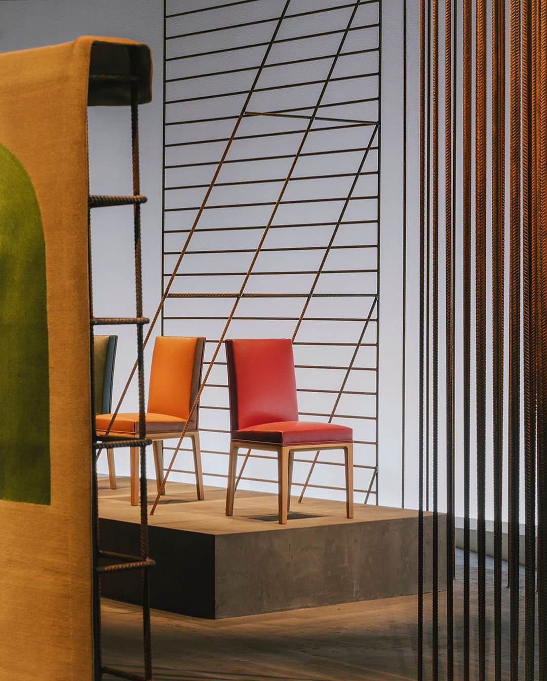 のインスタグラム：「Techniques and materials. Hermès presents its new creations for the home in Milan. The aesthetics of the creations for the home are inspired by the authenticity of their shapes and the innate strength of their minimalism. This is the very essence of design, drawing inspiration from materials and expressed through expert know-how to create durable, contemporary objects that grow more beautiful with the passing years.   To be discovered from April 19-23,  La Pelota, via Palermo 10, Milan.   #ThePowerOfFundamentals #MilanDesignWeek #HermesHome #Hermes」