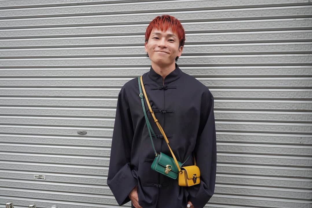FUKAMIさんのインスタグラム写真 - (FUKAMIInstagram)「春は気持ちが上下するので、髪をオレンジにしてしまいました。笑 ケイタさんのジャケットが気分を上げてくれた一日❤️ 3枚目はおじさん❤️」4月18日 21時00分 - stylist_fukami