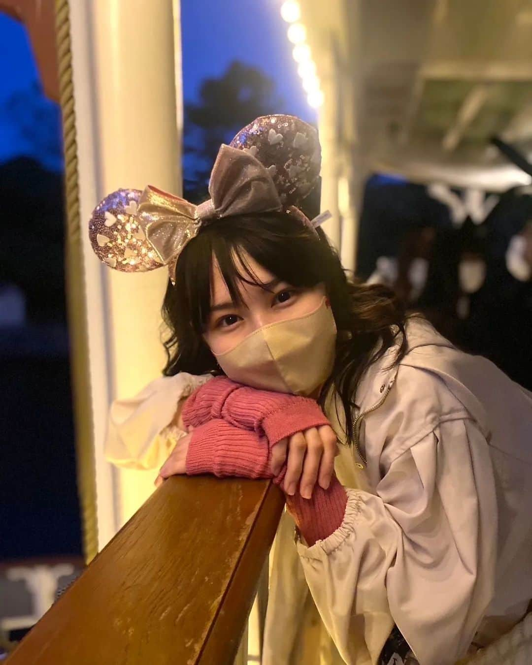 森﨑美月さんのインスタグラム写真 - (森﨑美月Instagram)「🫶🏻  写真の2枚目!! 念願の「カチューシャハート」♡  コレやってみたかったの💓 (*ˊᗜˋ)- ̗̀🤝 ̖́⸜(ˊᗜˋ*)  ⁑ ⁑  #seventeen #モデル #セブンティーン #森﨑美月 #もんちゃん #スターダストプロモーション  #jk #fjk #16歳 #誕生日 #birthday #夢の国 #ディズニー #カチューシャ #♡ #おすすめ」4月18日 17時48分 - morisaki_mizuki_